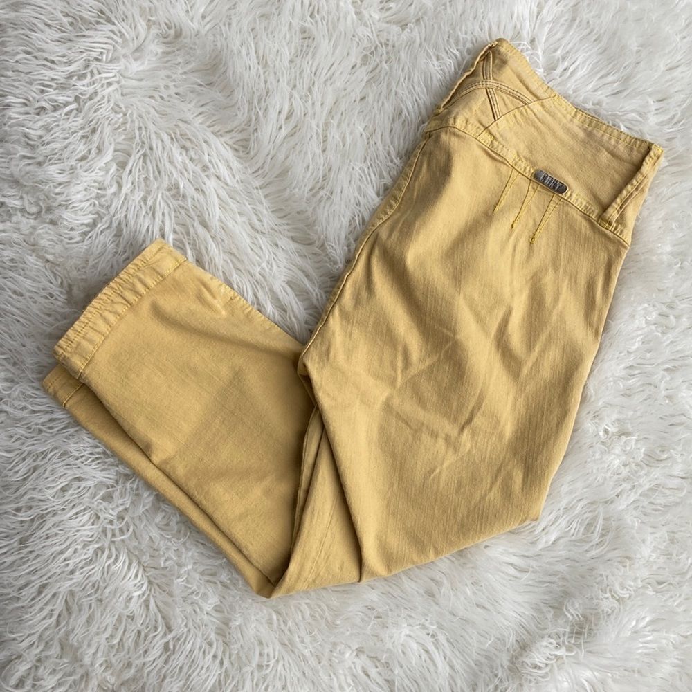 CHNT by CHANTTI Colombian Butt Lifters Mustard Yellow Capris Size 12